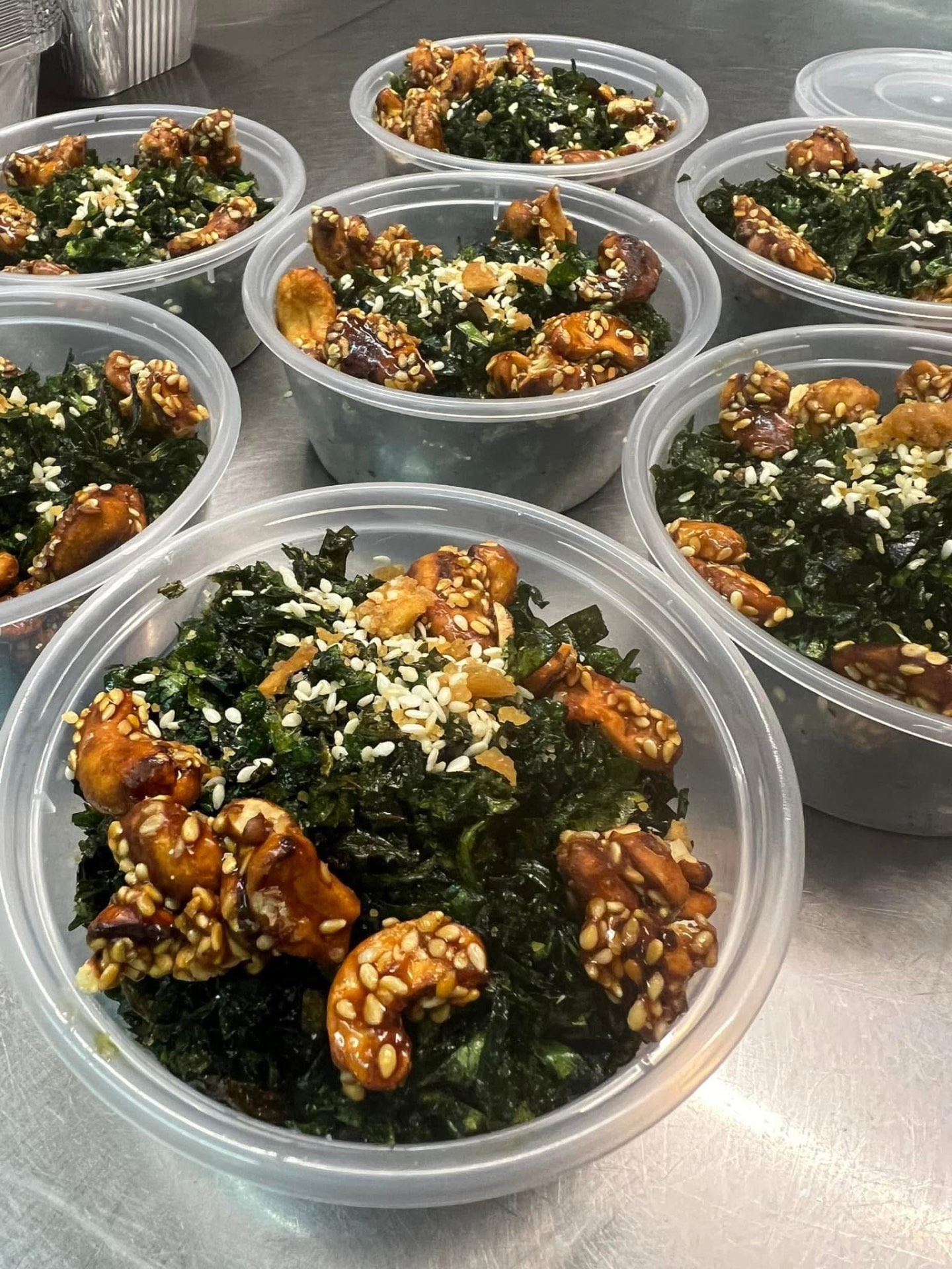 Crispy seaweed with glazed cashew nuts